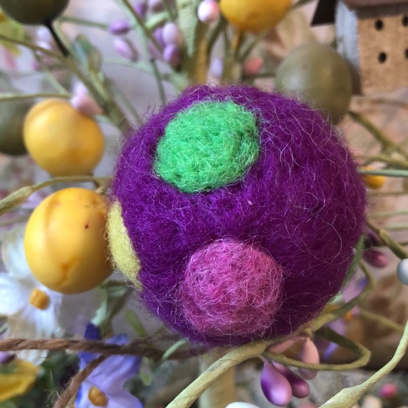 Handmade needle felted Easter egg spring polka dot collectable ornament - Picture 7 of 7
